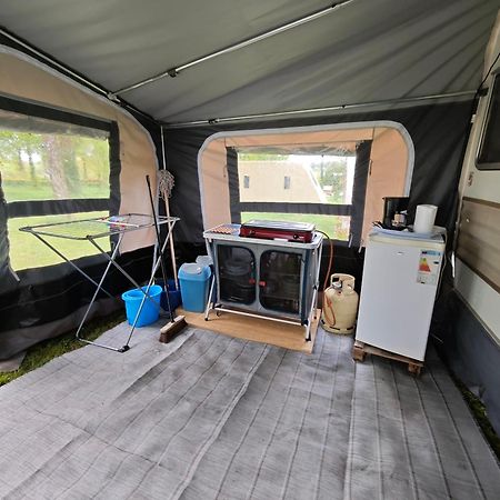 Camping Le Val Aux Fees - Broceliande Concoret Exterior foto