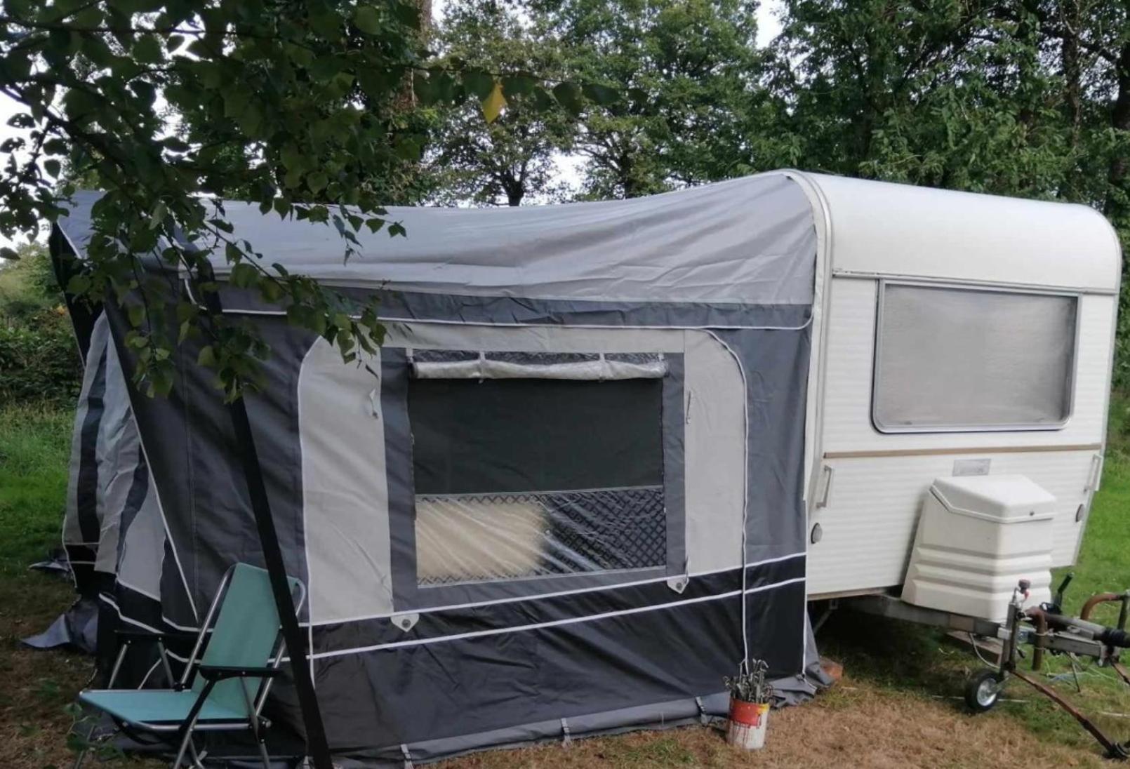 Camping Le Val Aux Fees - Broceliande Concoret Exterior foto