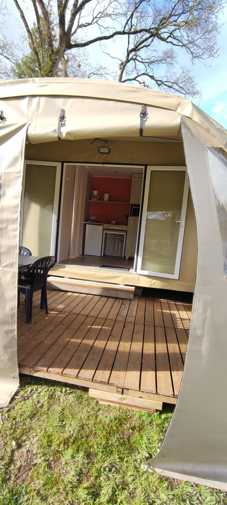 Camping Le Val Aux Fees - Broceliande Concoret Exterior foto