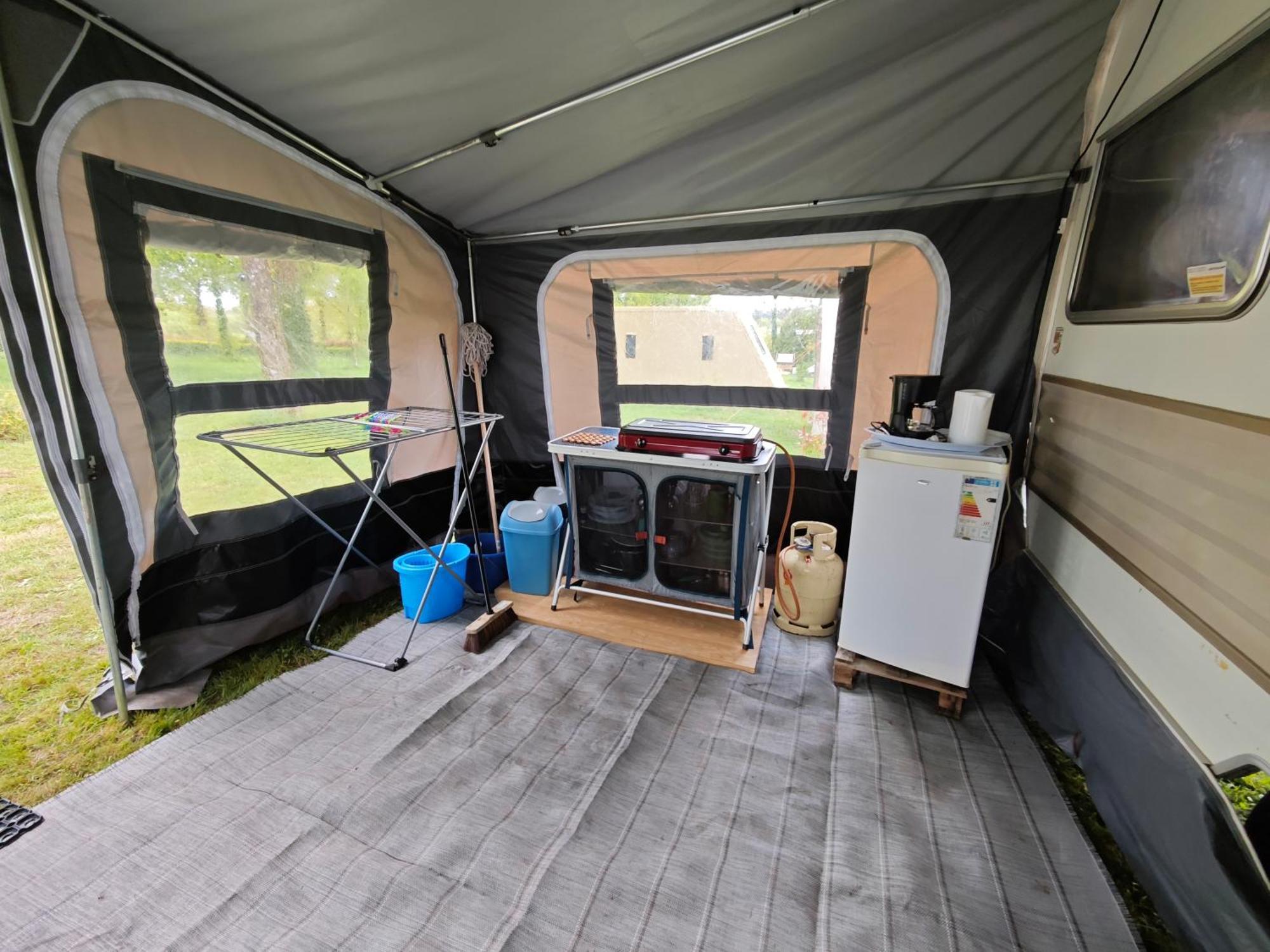 Camping Le Val Aux Fees - Broceliande Concoret Exterior foto