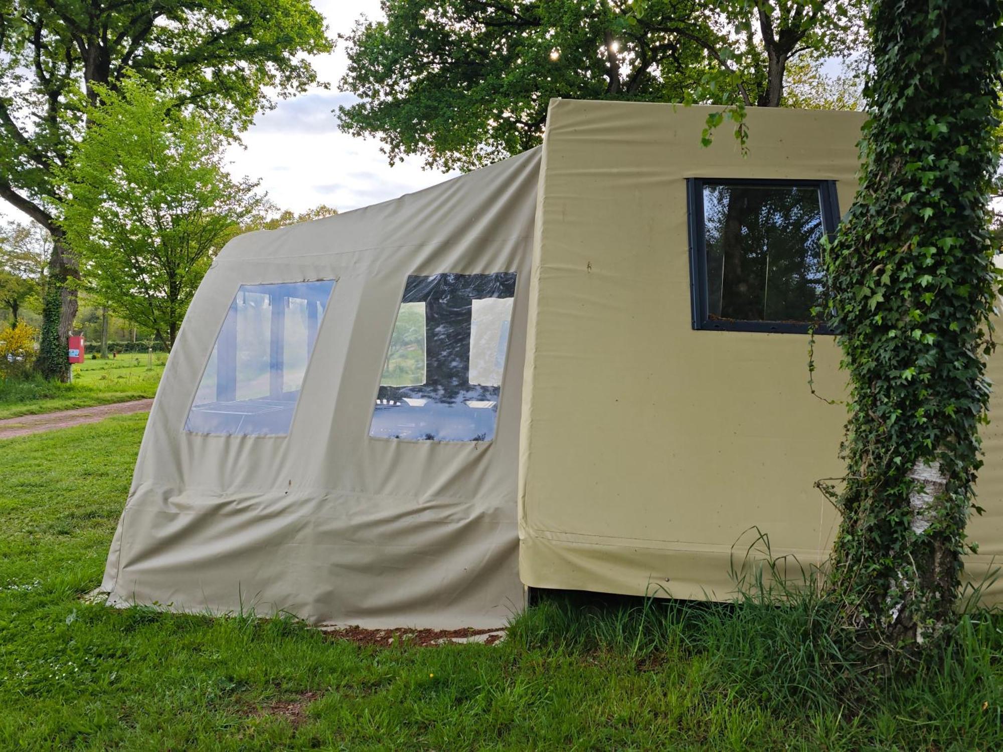 Camping Le Val Aux Fees - Broceliande Concoret Exterior foto